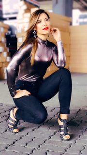 Mariana Brey feet photo thumbnail