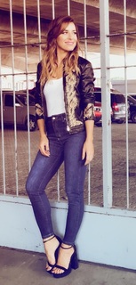 Mariana Brey feet photo thumbnail