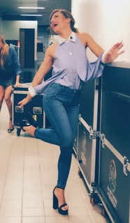 Mariana Brey feet photo thumbnail