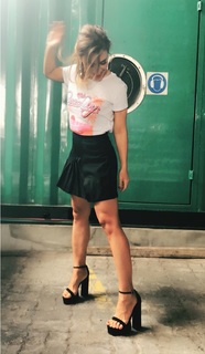 Mariana Brey feet photo thumbnail