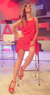 Mariana Brey feet photo thumbnail