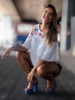 Mariana Brey feet photo thumbnail