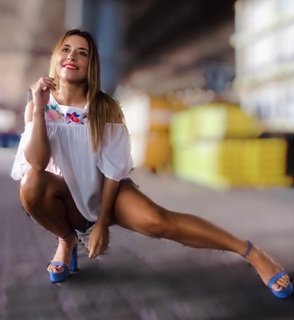 Mariana Brey feet photo thumbnail