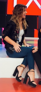 Mariana Brey feet photo thumbnail