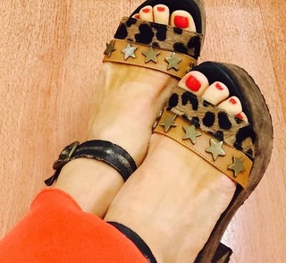 Mariana Brey feet photo thumbnail