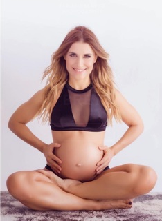 Mariana Brey feet photo thumbnail