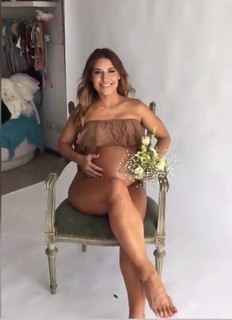 Mariana Brey feet photo thumbnail