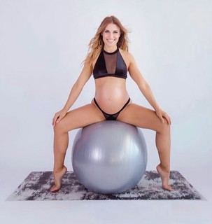 Mariana Brey feet photo thumbnail