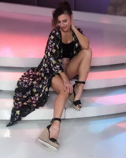 Mariana Brey feet photo thumbnail