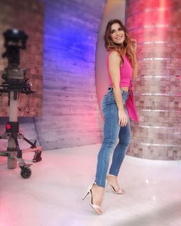 Mariana Brey feet photo thumbnail