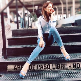 Mariana Brey feet photo thumbnail