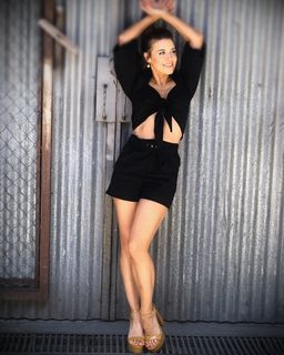 Mariana Brey feet photo thumbnail