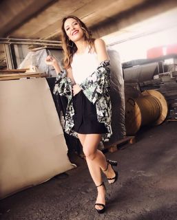 Mariana Brey feet photo thumbnail