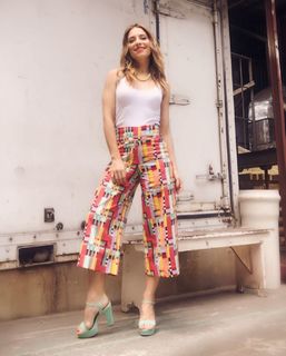 Mariana Brey feet photo thumbnail