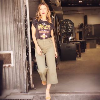 Mariana Brey feet photo thumbnail