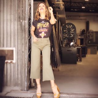 Mariana Brey feet photo thumbnail