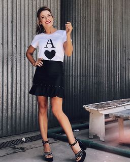 Mariana Brey feet photo thumbnail