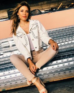 Mariana Brey feet photo thumbnail