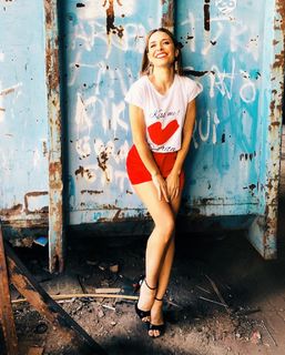 Mariana Brey feet photo thumbnail