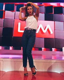 Mariana Brey feet photo thumbnail