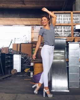 Mariana Brey feet photo thumbnail