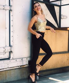 Mariana Brey feet photo thumbnail