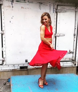 Mariana Brey feet photo thumbnail