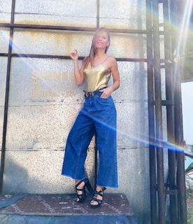 Mariana Brey feet photo thumbnail