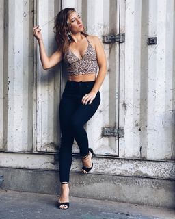 Mariana Brey feet photo thumbnail