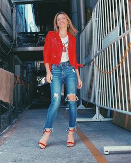 Mariana Brey feet photo thumbnail