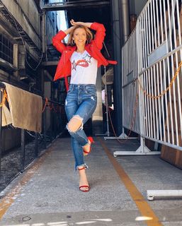 Mariana Brey feet photo thumbnail