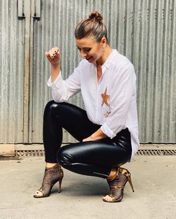 Mariana Brey feet photo thumbnail