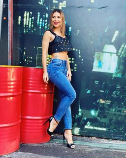 Mariana Brey feet photo thumbnail