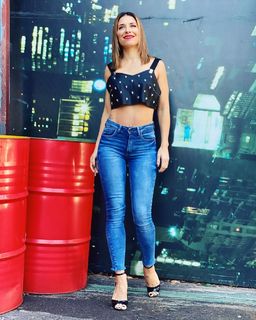 Mariana Brey feet photo thumbnail