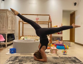 Mariana Brey feet photo thumbnail