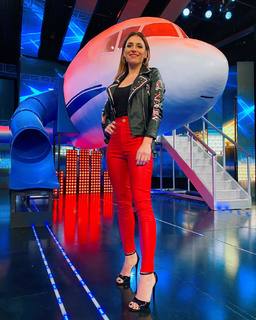 Mariana Brey feet photo thumbnail