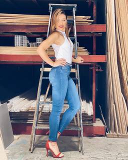 Mariana Brey feet photo thumbnail