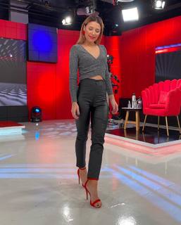 Mariana Brey feet photo thumbnail