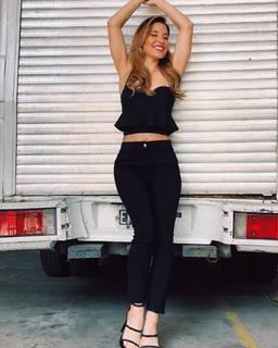 Mariana Brey feet photo thumbnail