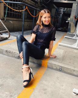 Mariana Brey feet photo thumbnail