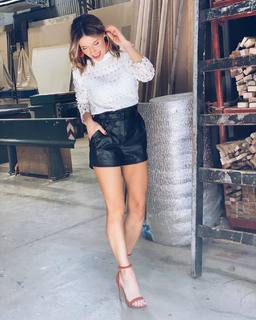 Mariana Brey feet photo thumbnail