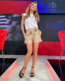 Mariana Brey feet photo thumbnail