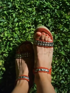 Mariana Brey feet photo thumbnail