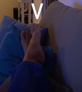 Mariana Brey feet photo thumbnail