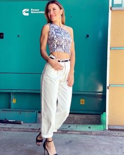 Mariana Brey feet photo thumbnail