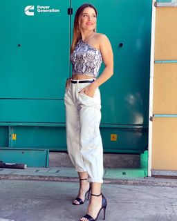 Mariana Brey feet photo thumbnail