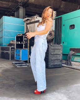 Mariana Brey feet photo thumbnail