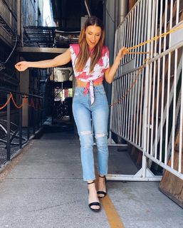 Mariana Brey feet photo thumbnail