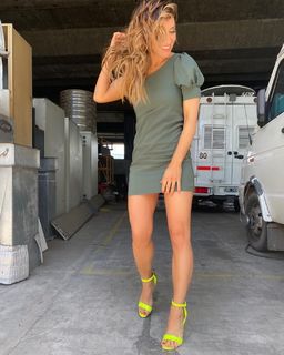 Mariana Brey feet photo thumbnail