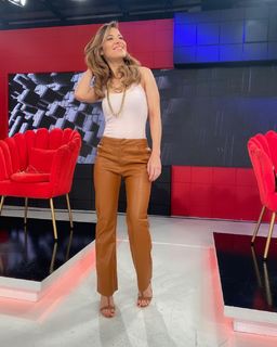 Mariana Brey feet photo thumbnail